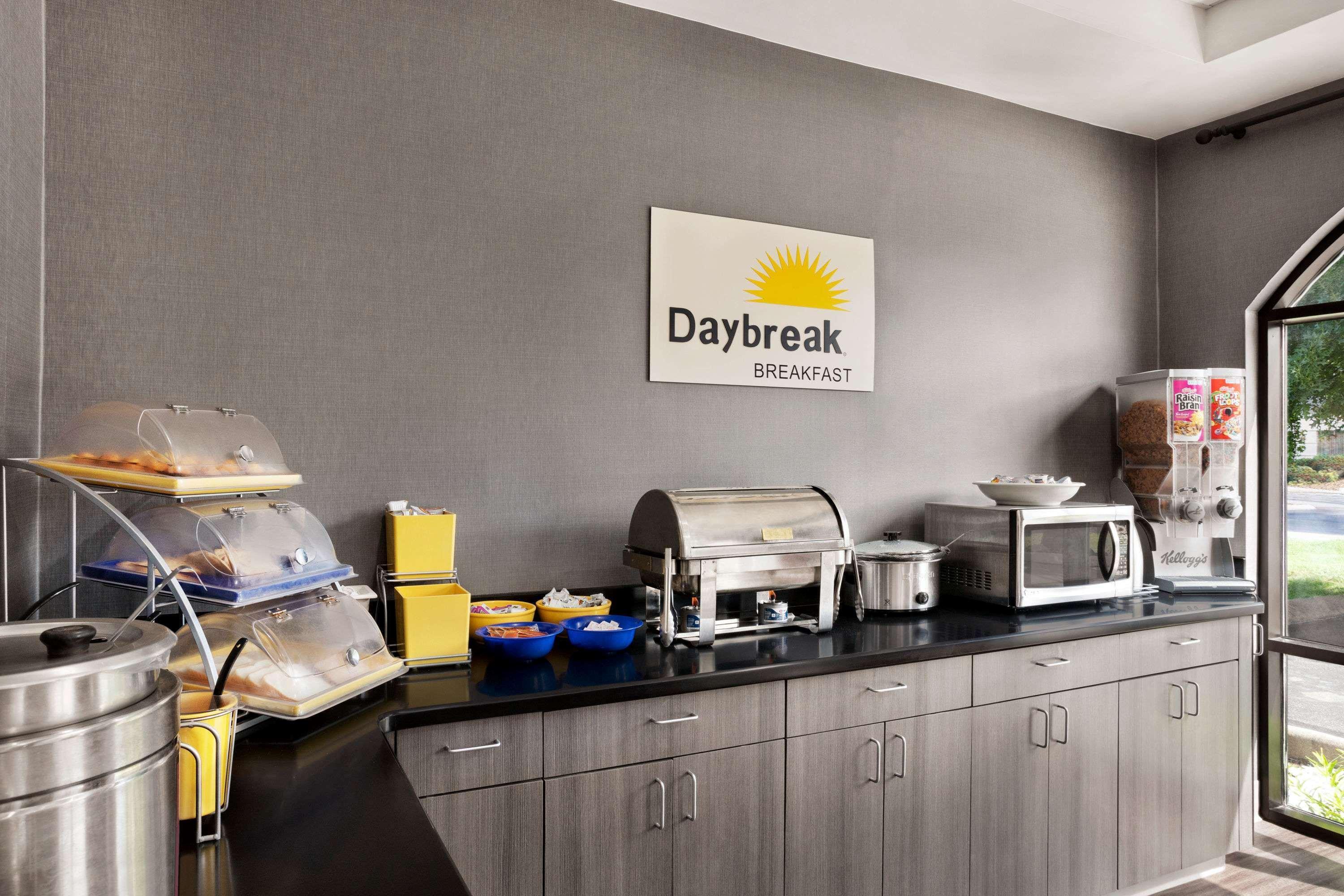 Days Inn & Suites By Wyndham Murfreesboro Extérieur photo