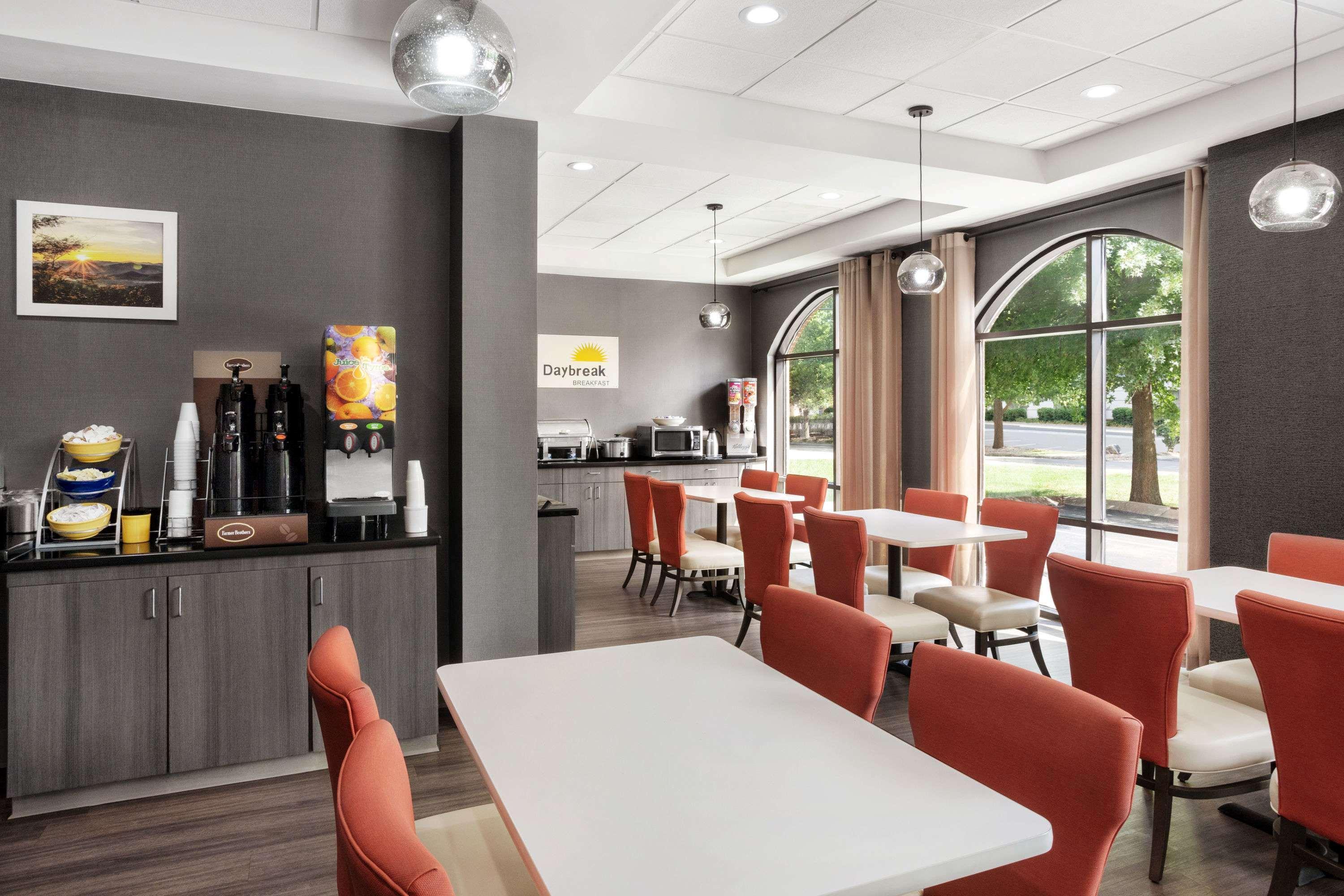 Days Inn & Suites By Wyndham Murfreesboro Extérieur photo