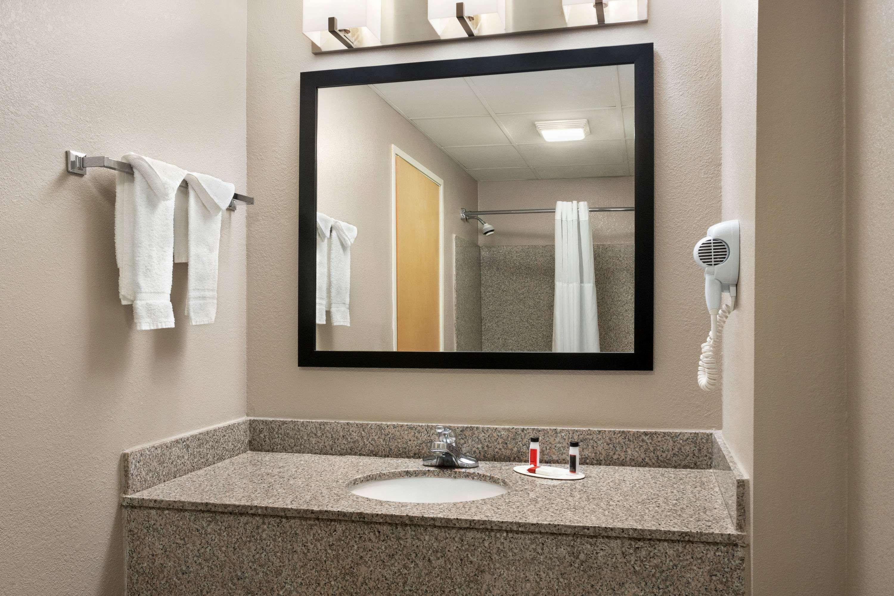 Days Inn & Suites By Wyndham Murfreesboro Extérieur photo