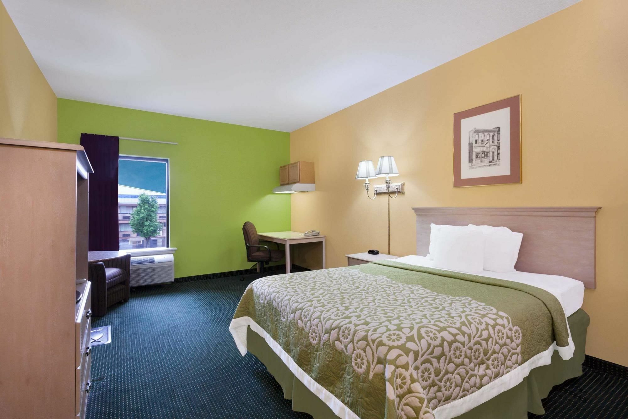 Days Inn & Suites By Wyndham Murfreesboro Extérieur photo