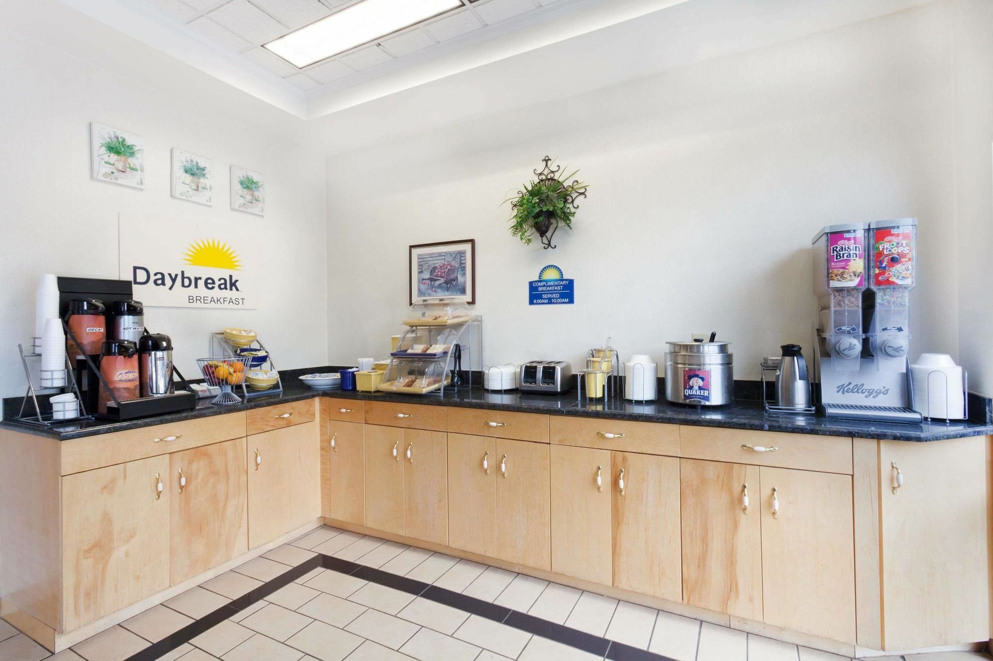 Days Inn & Suites By Wyndham Murfreesboro Extérieur photo
