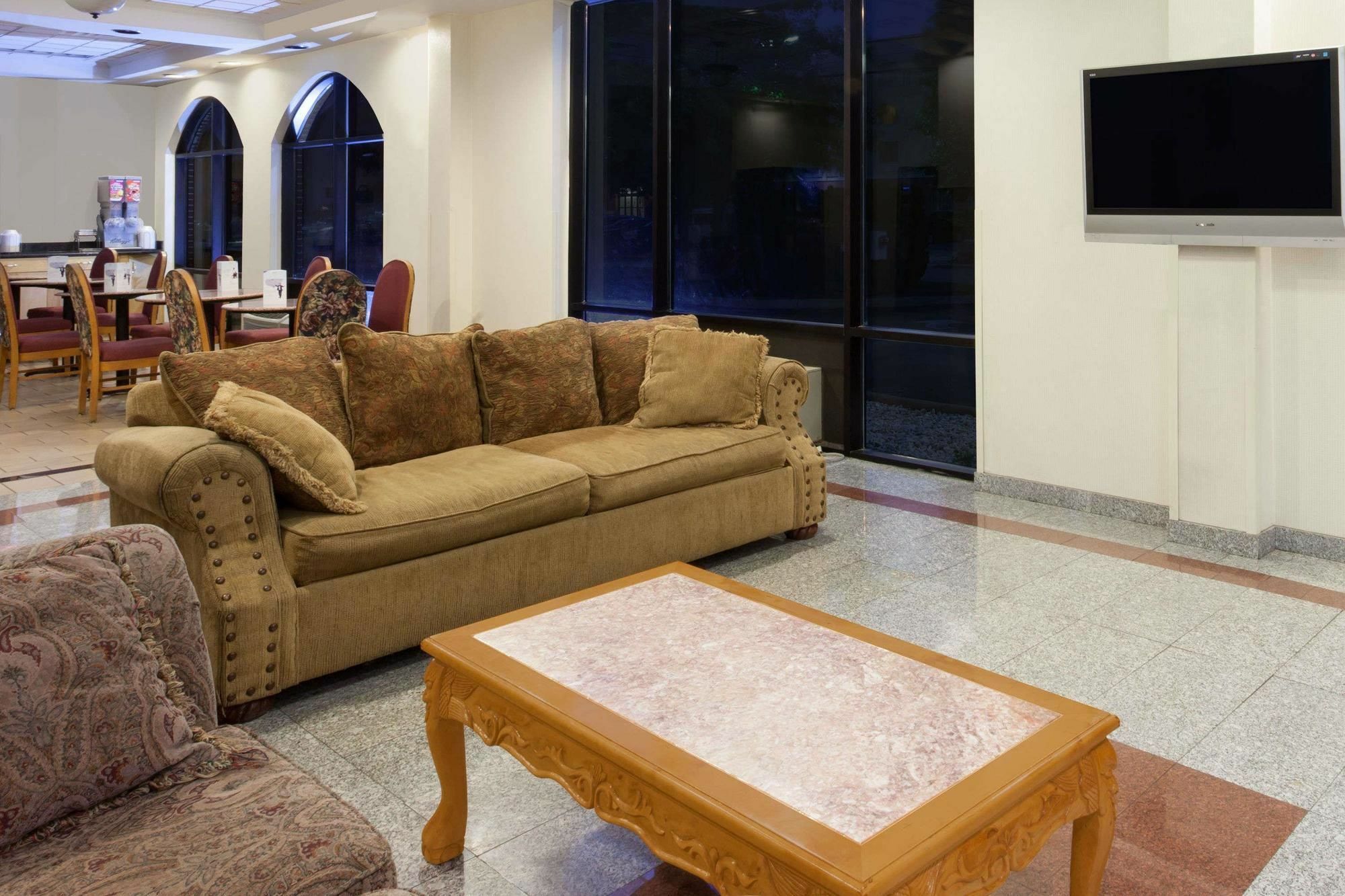 Days Inn & Suites By Wyndham Murfreesboro Extérieur photo